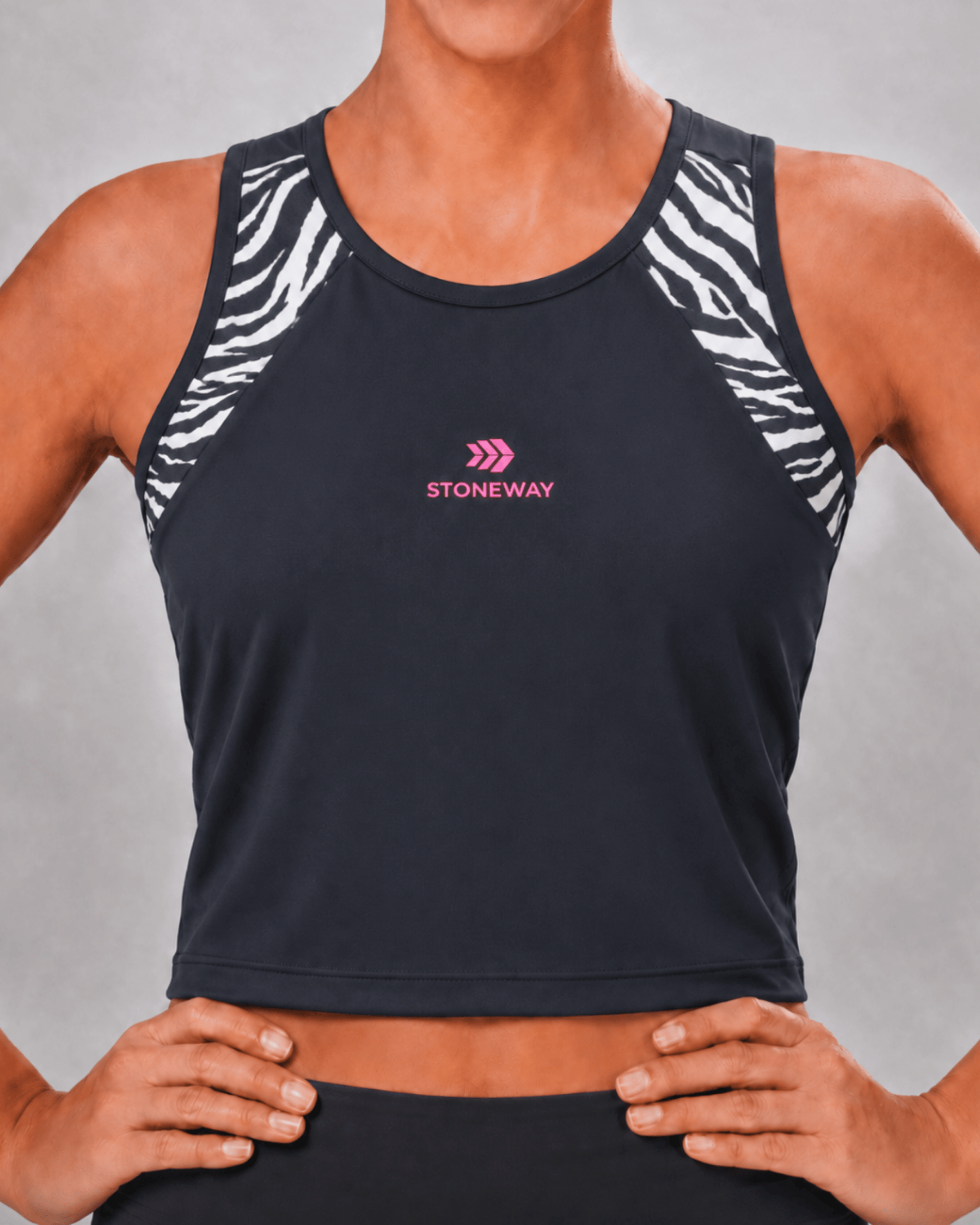 Regata Cropped RACE Fitness - Preto + Estampa Arusha